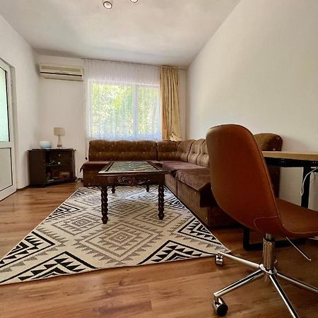 Compact City Center Apartment Kŭrdzhali Eksteriør bilde
