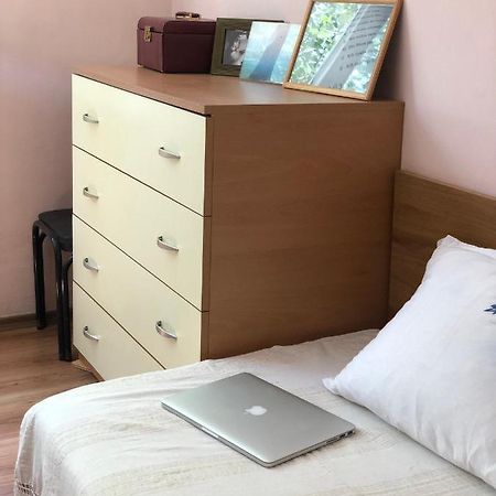 Compact City Center Apartment Kŭrdzhali Eksteriør bilde