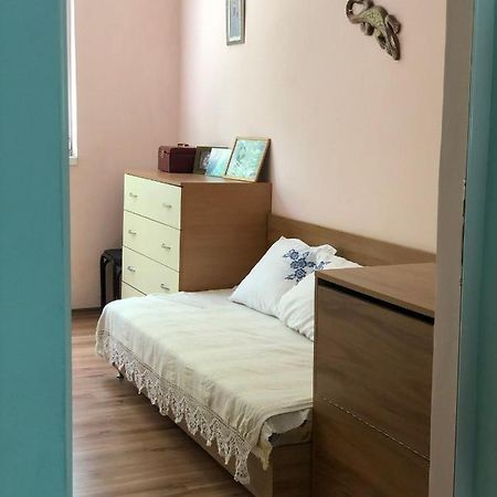 Compact City Center Apartment Kŭrdzhali Eksteriør bilde