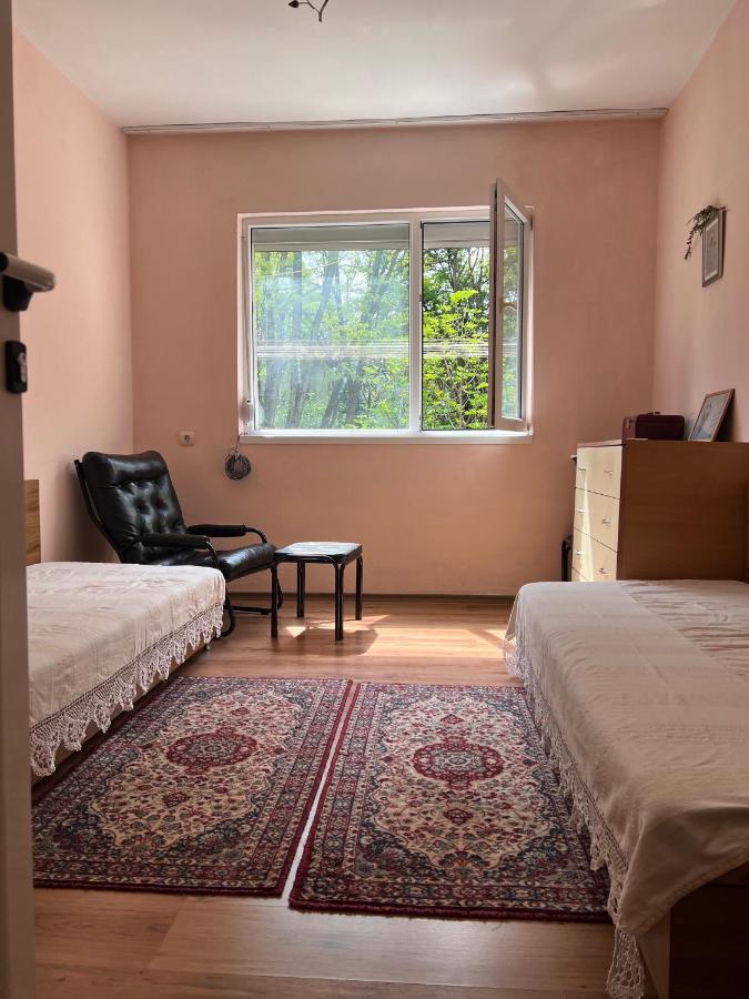 Compact City Center Apartment Kŭrdzhali Eksteriør bilde