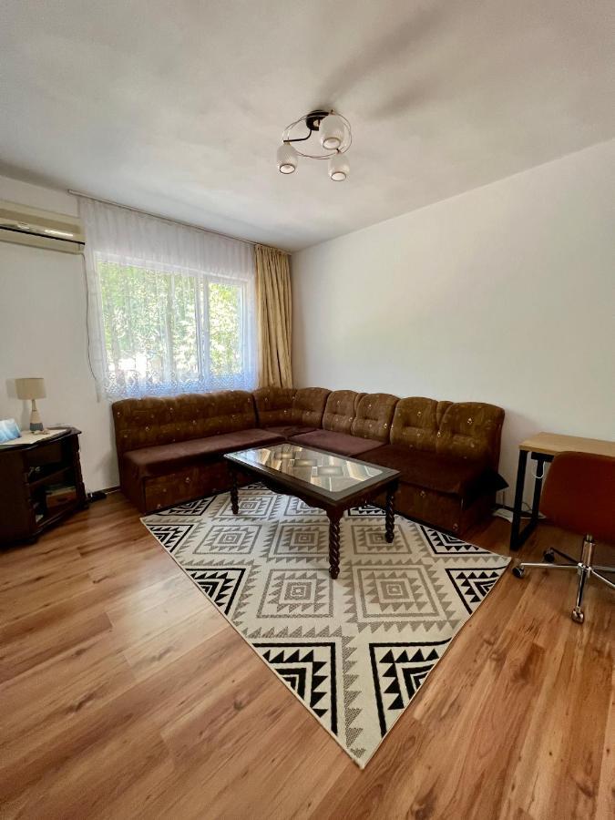 Compact City Center Apartment Kŭrdzhali Eksteriør bilde