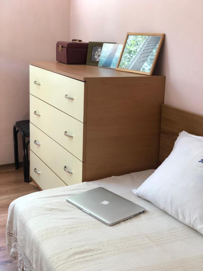 Compact City Center Apartment Kŭrdzhali Eksteriør bilde