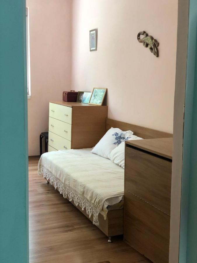 Compact City Center Apartment Kŭrdzhali Eksteriør bilde